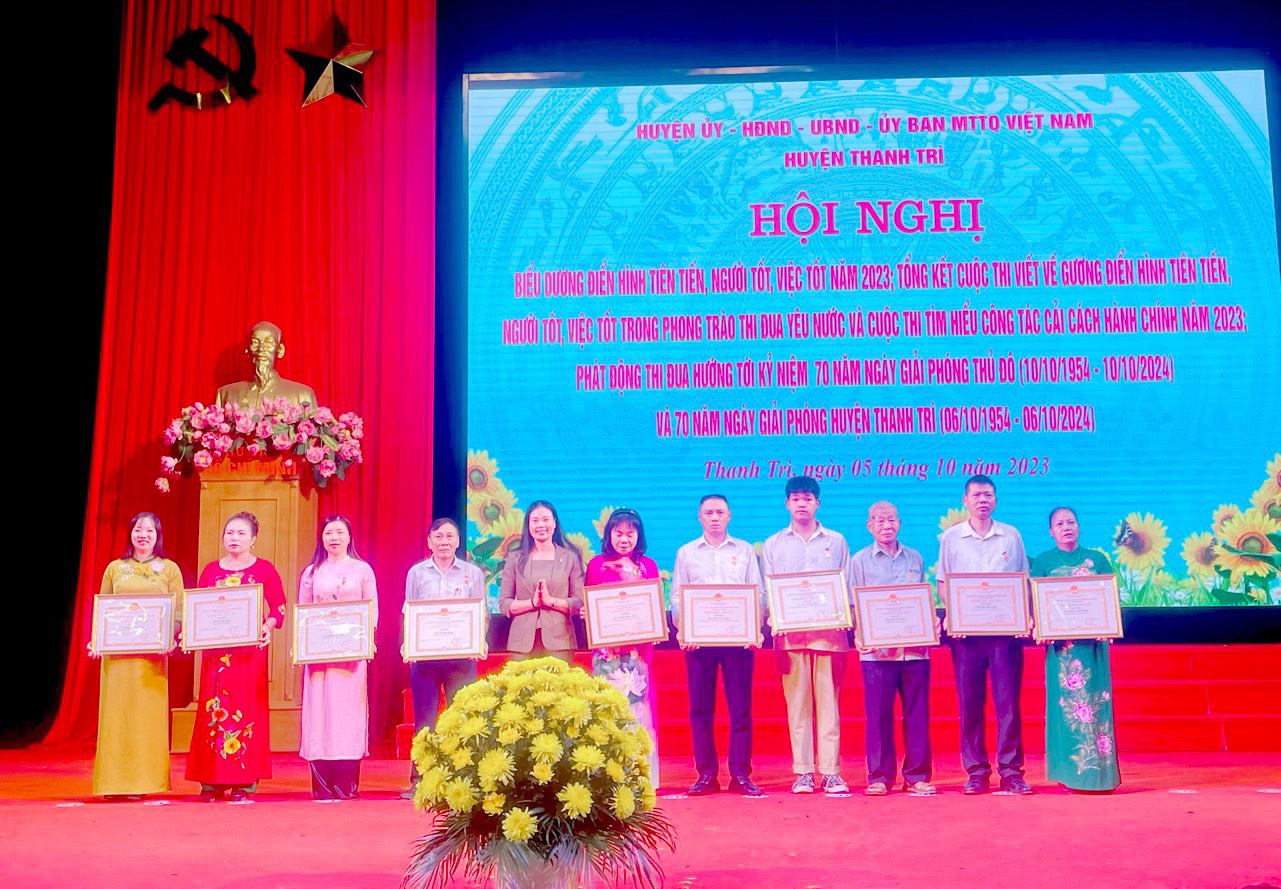 Tủ đựng rác thải tái chế của người đàn ông nhiệt huyết bảo vệ môi trường - ảnh 2