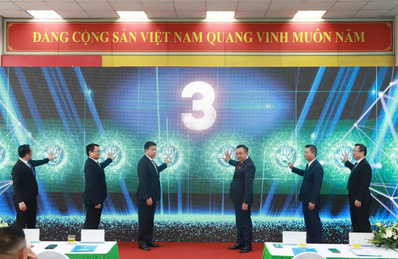 Hà Nội khai trương triển khai thí điểm hệ thống vé điện tử liên thông đa phương thức - ảnh 1