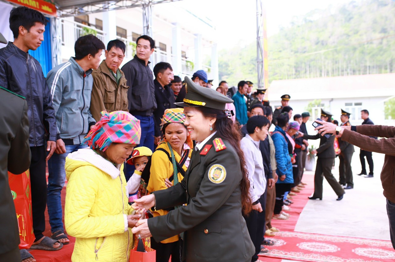 Mang hơi ấm về với vùng cao - ảnh 2