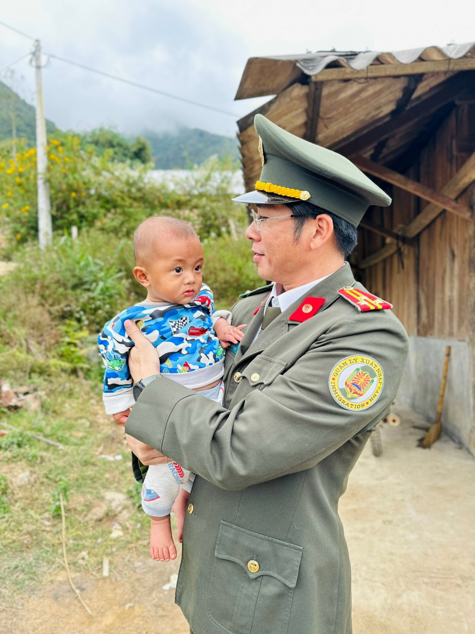 Mang hơi ấm về với vùng cao - ảnh 6