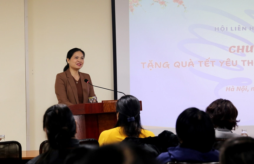 Trung ương Hội LHPN Việt Nam tặng quà Tết cho phụ nữ có hoàn cảnh khó khăn tại quận Hai Bà Trưng - ảnh 1