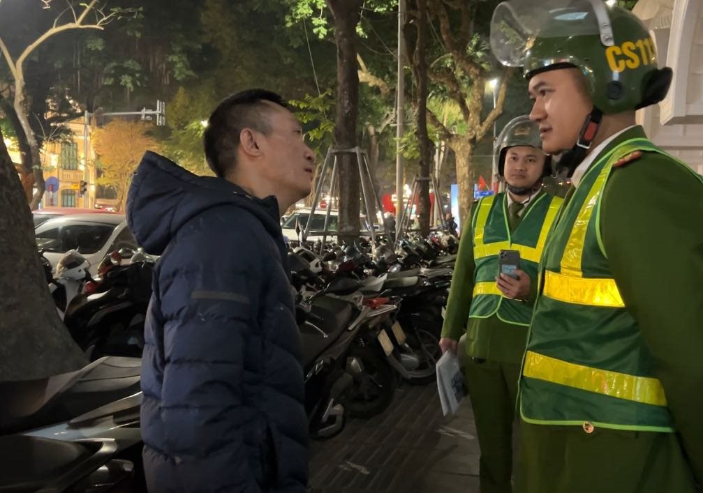 Xử lý điểm trông giữ xe “chặt chém” đêm Giao thừa - ảnh 3