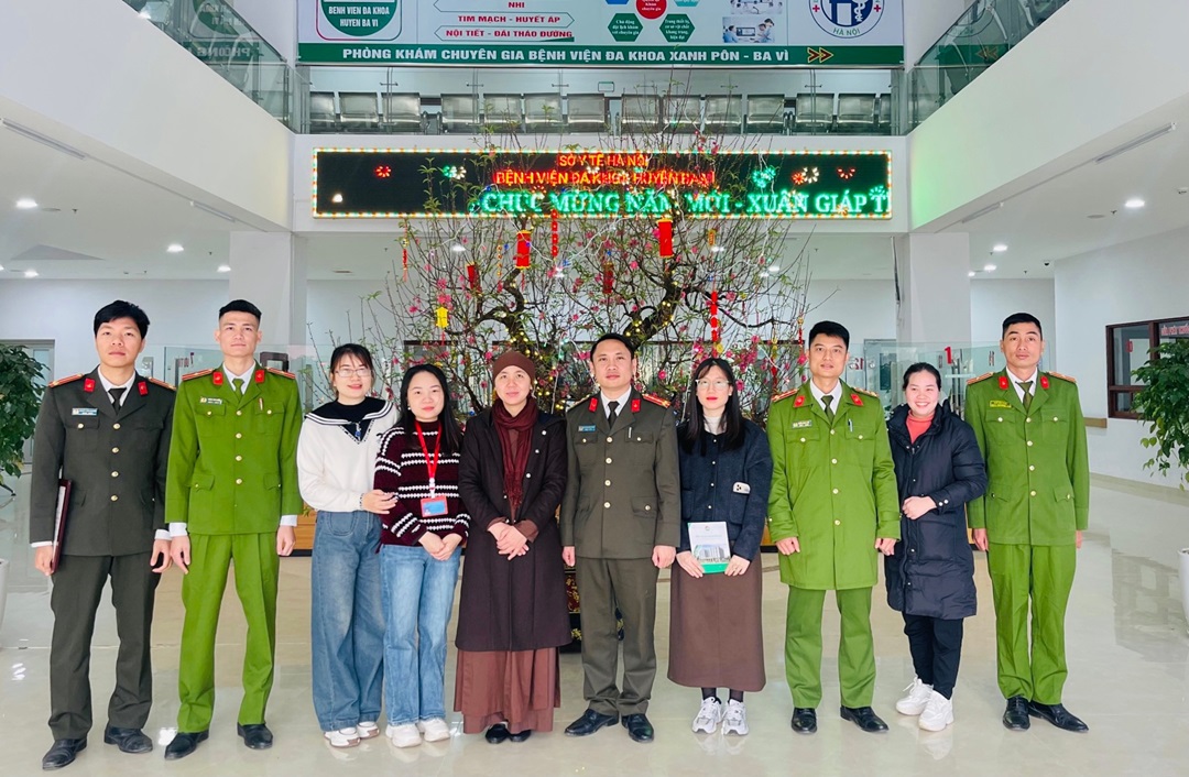 Mang Tết đến với những bệnh nhân có hoàn cảnh khó khăn tại Bệnh viên Đa khoa huyện Ba Vì - ảnh 3