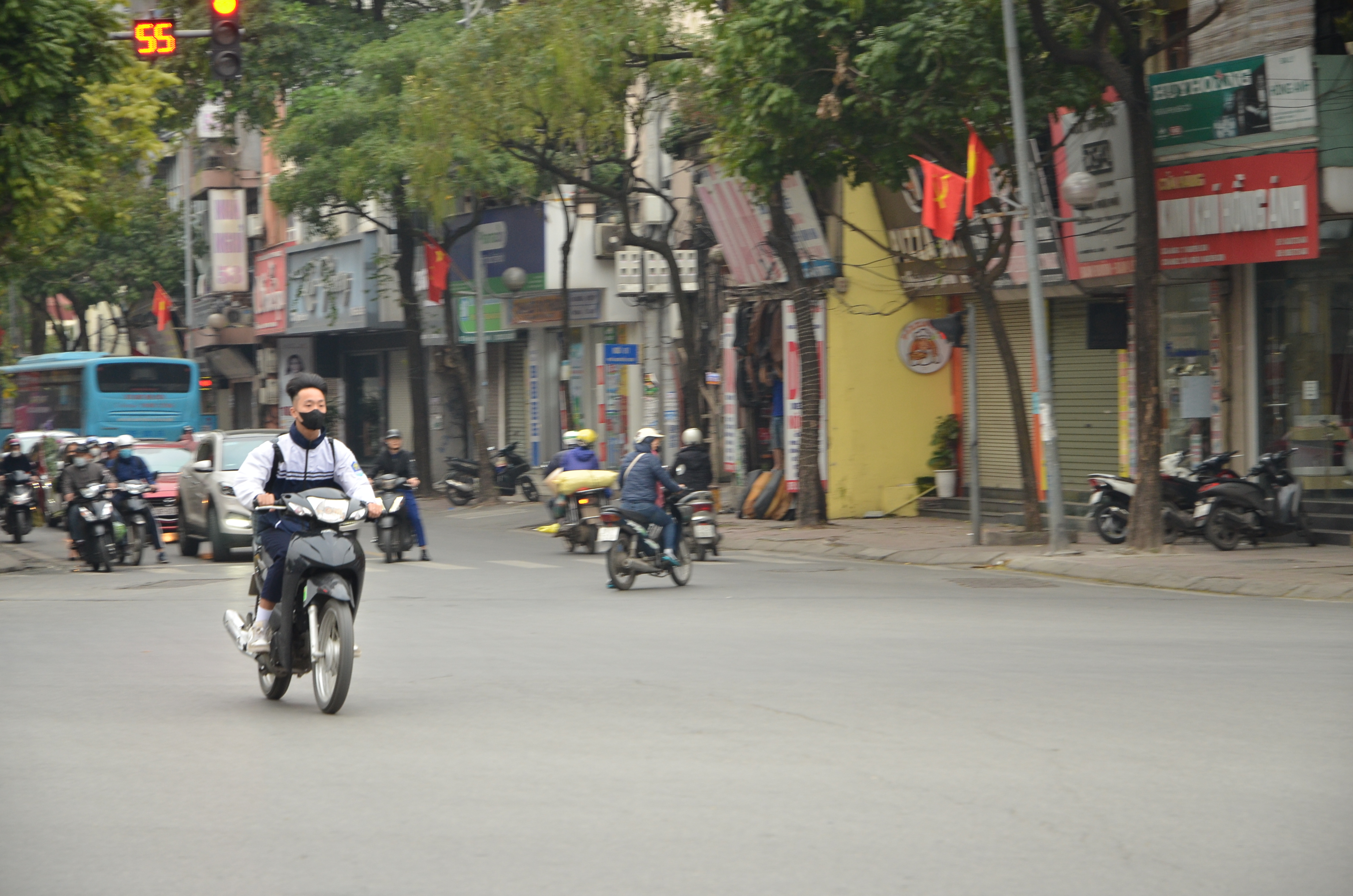 Kiên quyết xử lý tình trạng học sinh vi phạm khi tham gia giao thông - ảnh 1