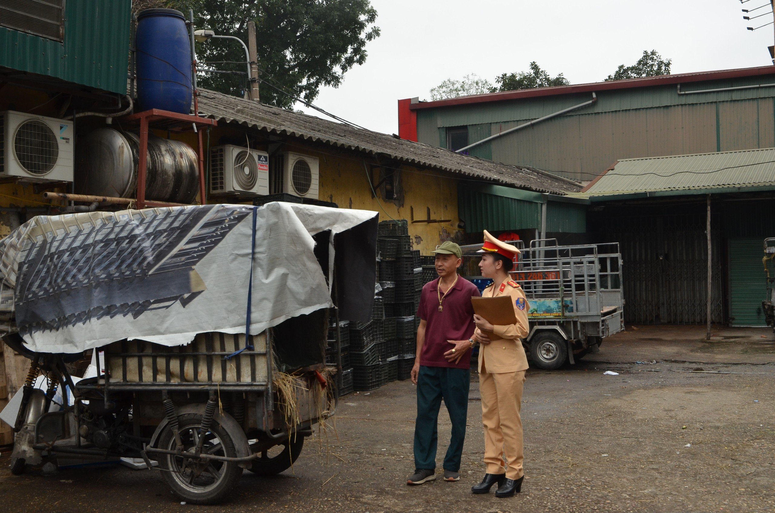 Tuyên truyền không sử dụng xe ba bánh, xe tự chế chở hàng cồng kềnh - ảnh 4