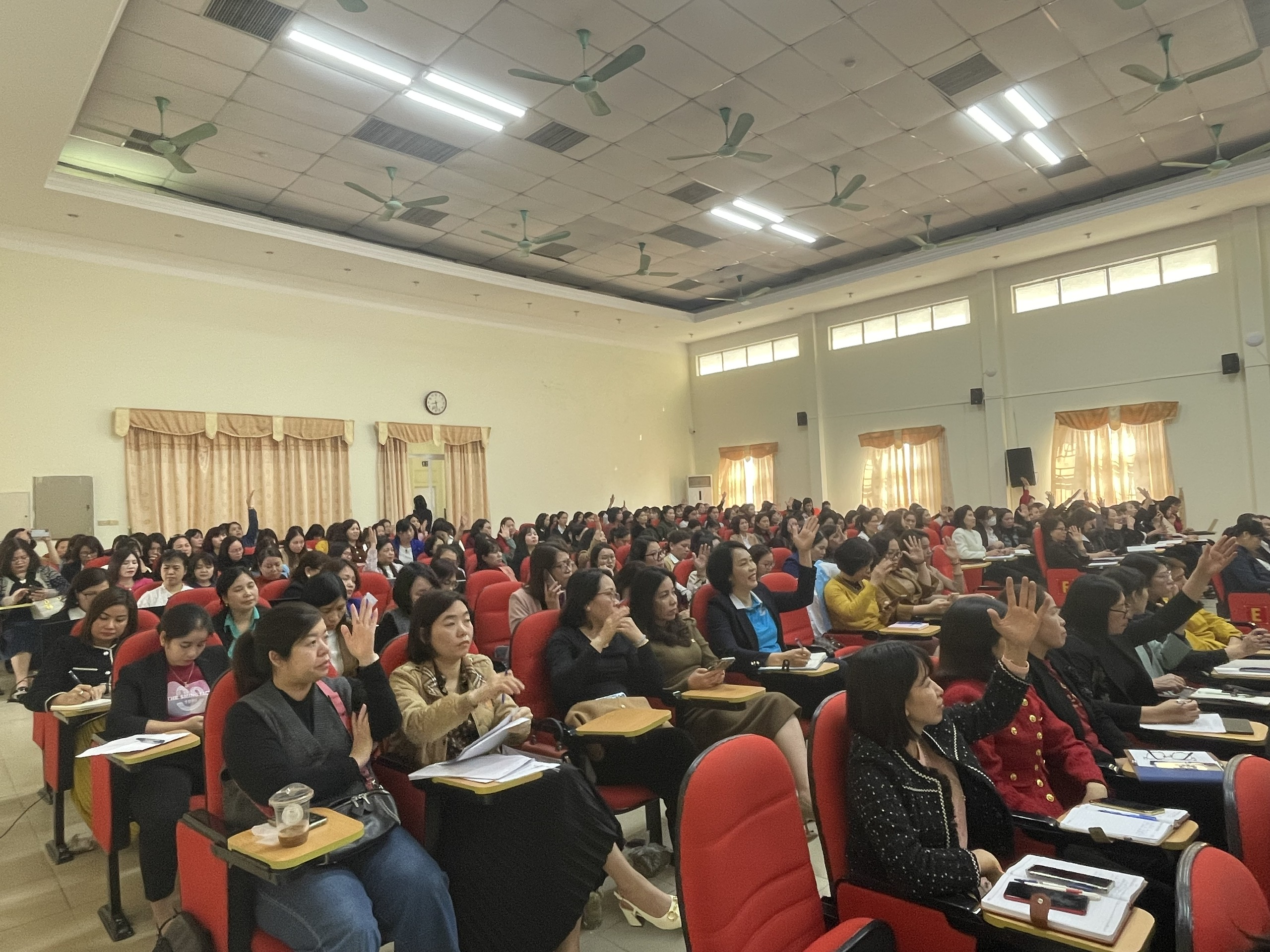 Nâng cao kiến thức, kỹ năng CNTT cho Chủ tịch Hội LHPN các xã, phường, thị trấn - ảnh 4