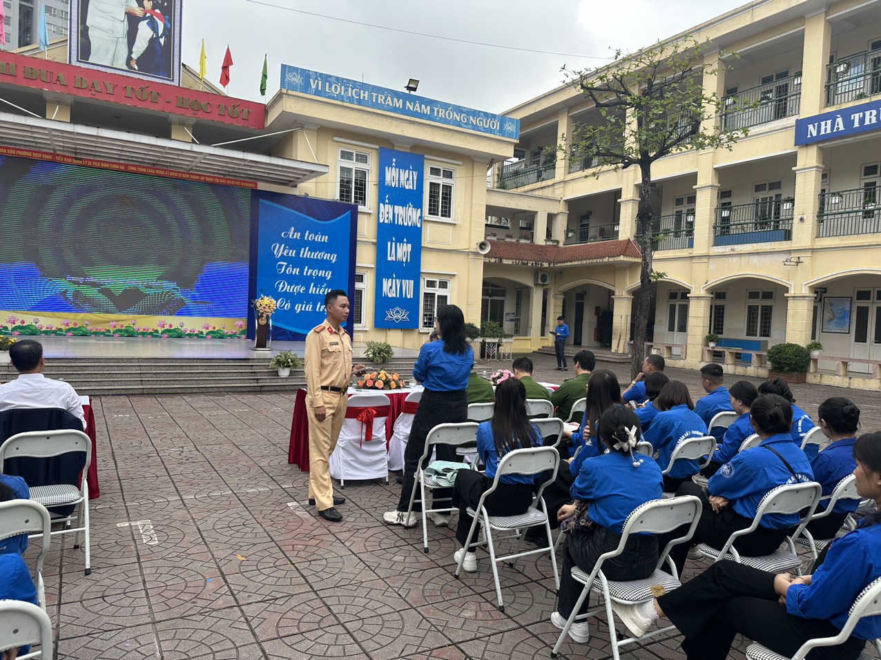 Tuyên truyền pháp luật về giao thông đường bộ cho các cán bộ đoàn viên - ảnh 2