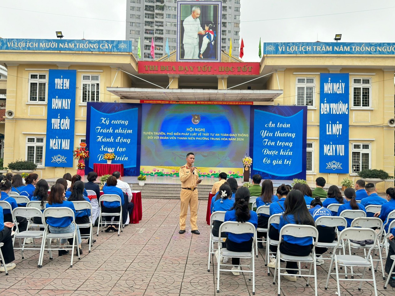 Tuyên truyền pháp luật về giao thông đường bộ cho các cán bộ đoàn viên - ảnh 1