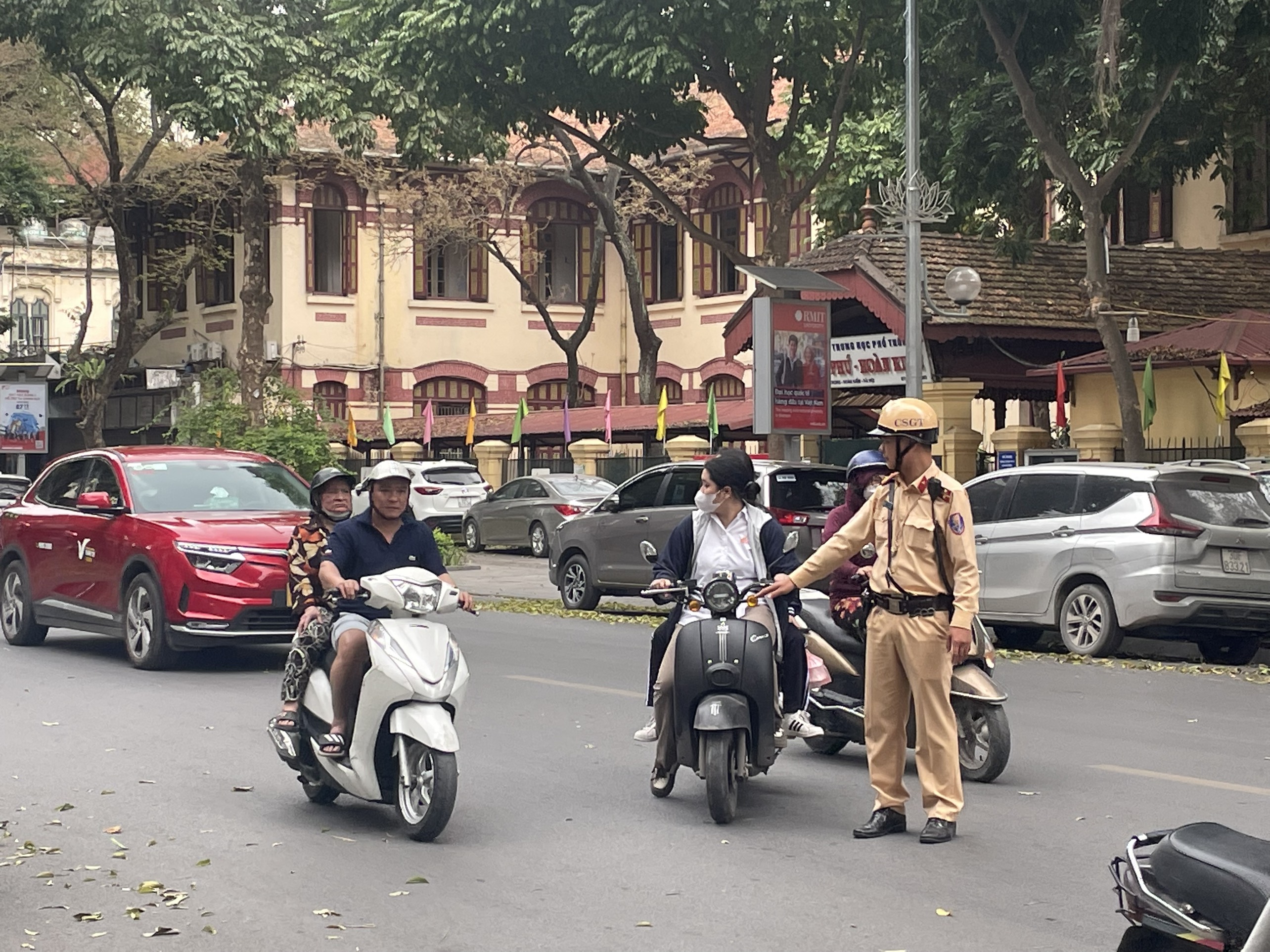 Nhiều em học sinh vẫn