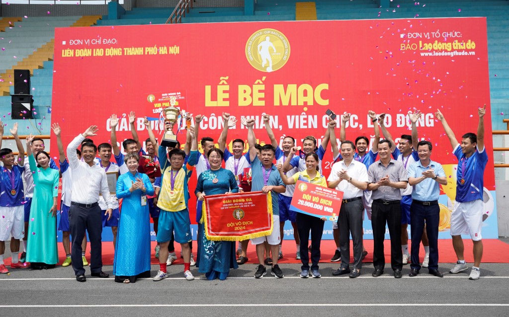 Bế mạc Giải bóng đá CNVCLĐ Cúp báo Lao động Thủ đô lần thứ IX - ảnh 3