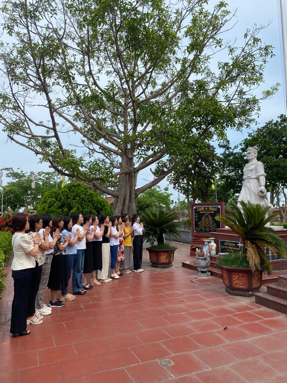 Hội LHPN huyện Thanh Trì tổ chức giáo dục truyền thống tại Quảng Bình và Thừa Thiên Huế - ảnh 1