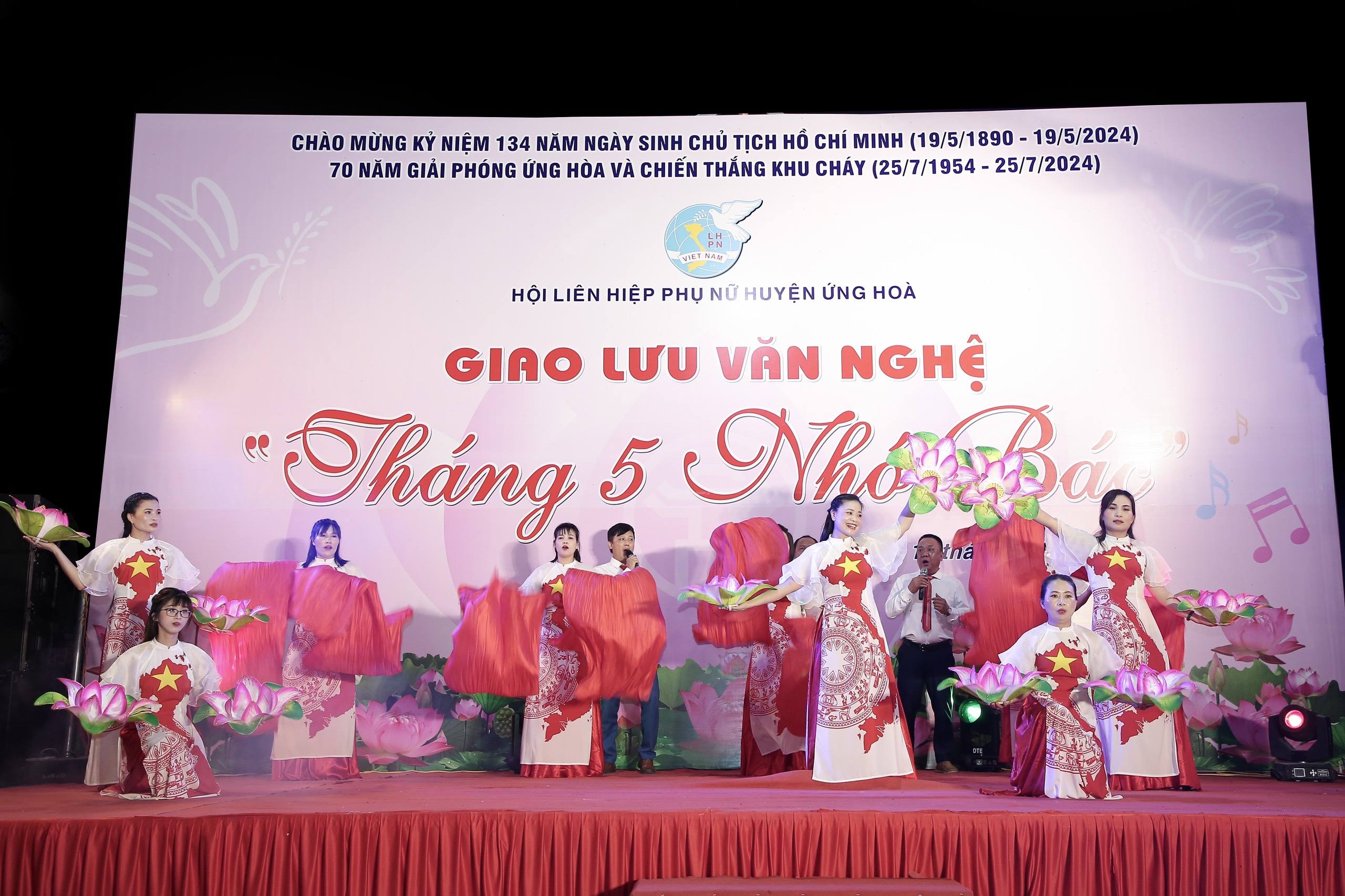 Giao lưu văn nghệ, phát động thi đua học và làm theo gương Bác - ảnh 5