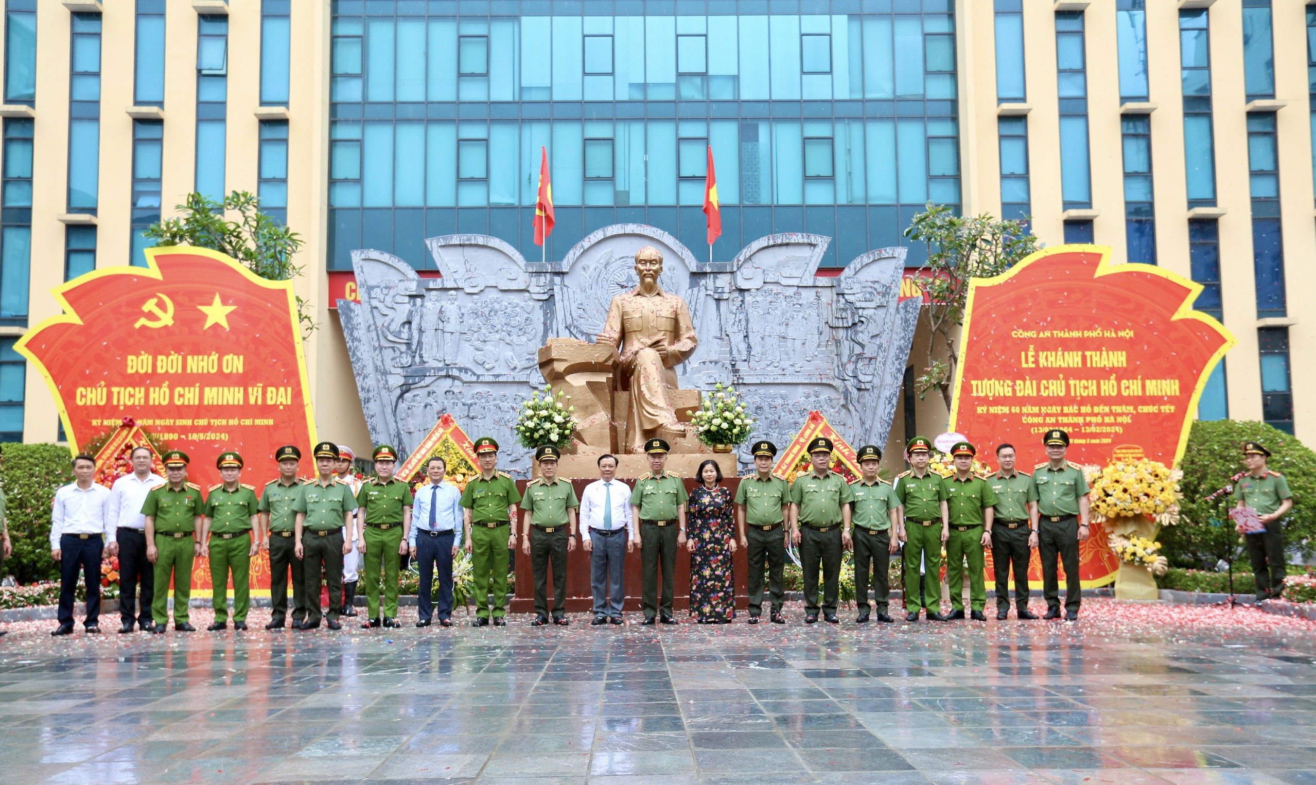 Khánh thành tượng đài Chủ tịch Hồ Chí Minh và Trung tâm Thông tin chỉ huy Công an thành phố Hà Nội - ảnh 1