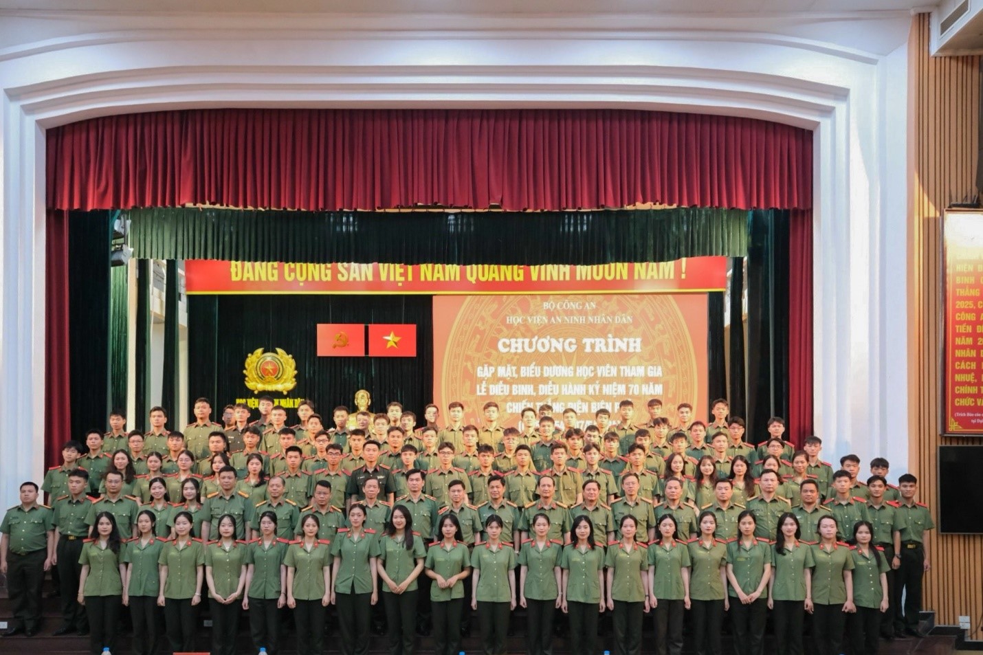 Gặp mặt, biểu dương cán bộ và học viên tham gia lễ diễu binh diễu hành kỷ niệm 70 năm chiến thắng Điện Biên Phủ - ảnh 12
