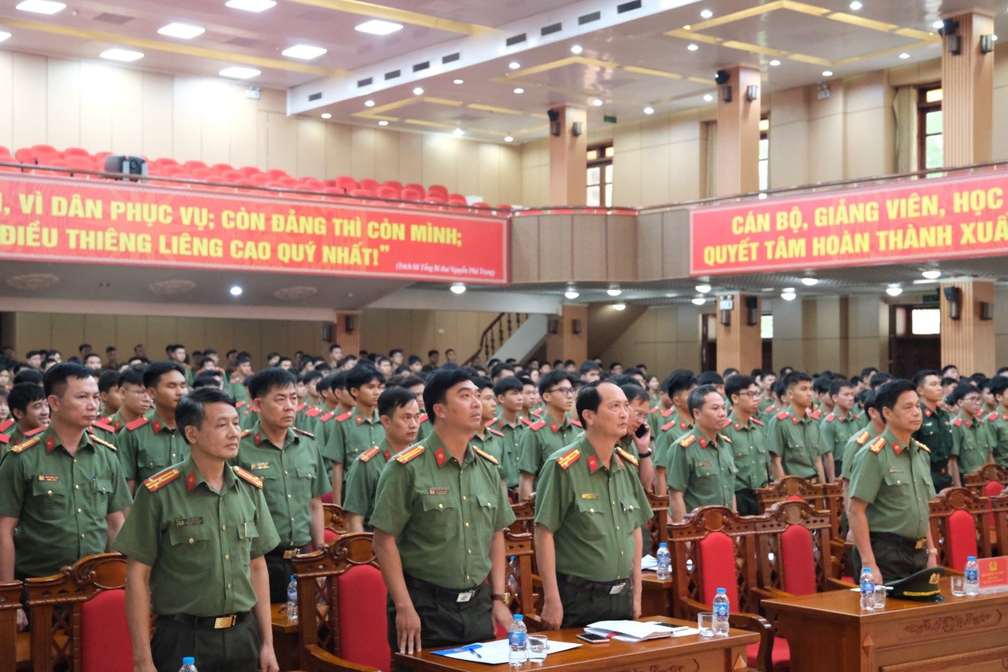 Gặp mặt, biểu dương cán bộ và học viên tham gia lễ diễu binh diễu hành kỷ niệm 70 năm chiến thắng Điện Biên Phủ - ảnh 2
