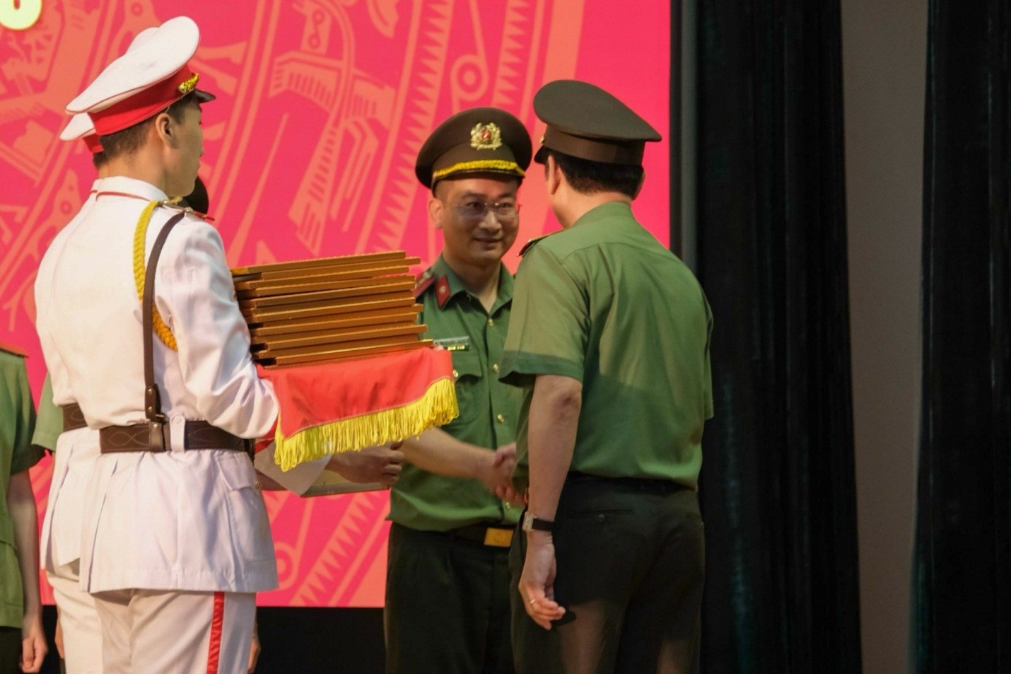 Gặp mặt, biểu dương cán bộ và học viên tham gia lễ diễu binh diễu hành kỷ niệm 70 năm chiến thắng Điện Biên Phủ - ảnh 6