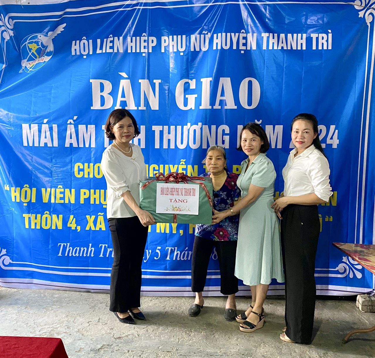 Hội LHPN huyện Thanh Trì: Bàn giao “Mái ấm tình thương” cho hội viên phụ nữ có hoàn cảnh khó khăn - ảnh 1