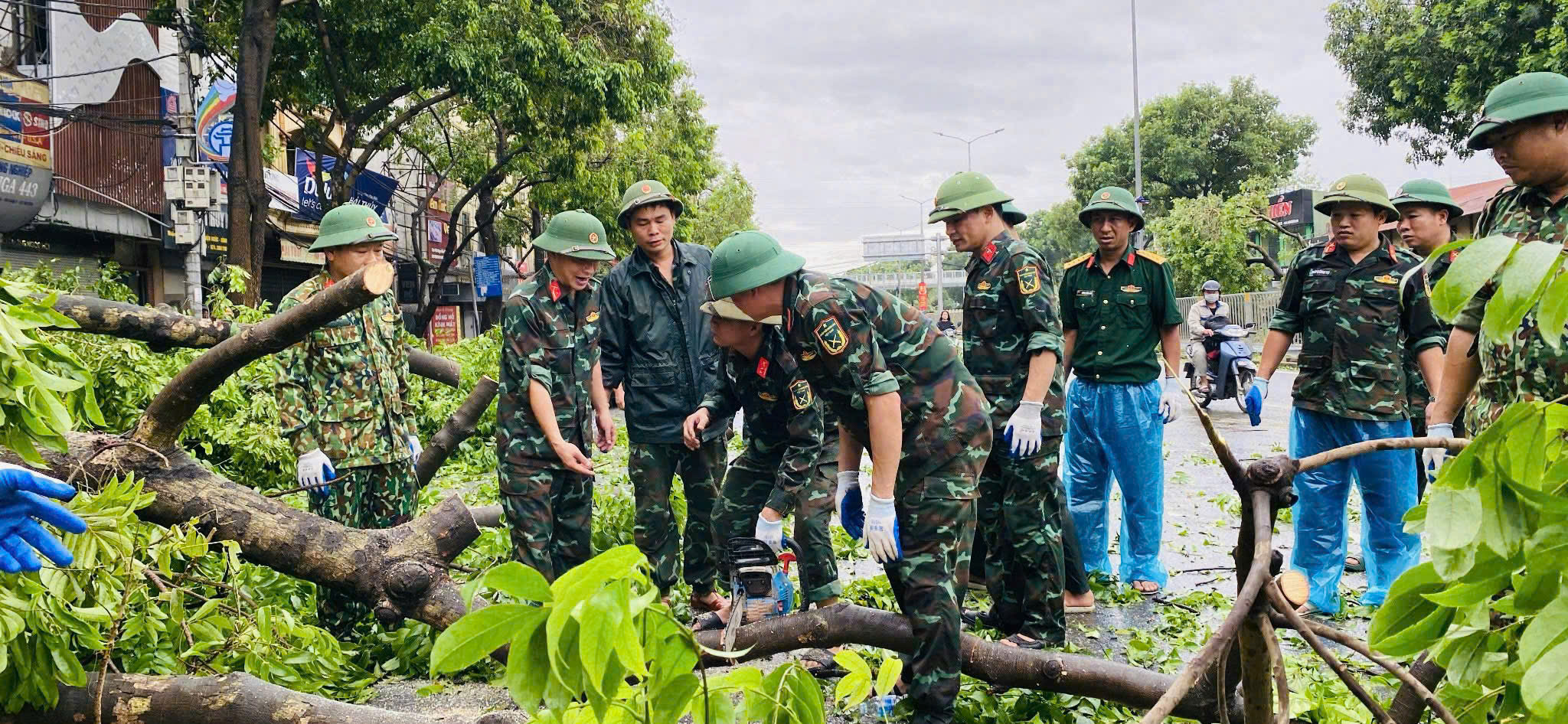 Huyện Thanh Trì: Khẩn trương ổn định đời sống người dân sau bão số 3 - ảnh 2
