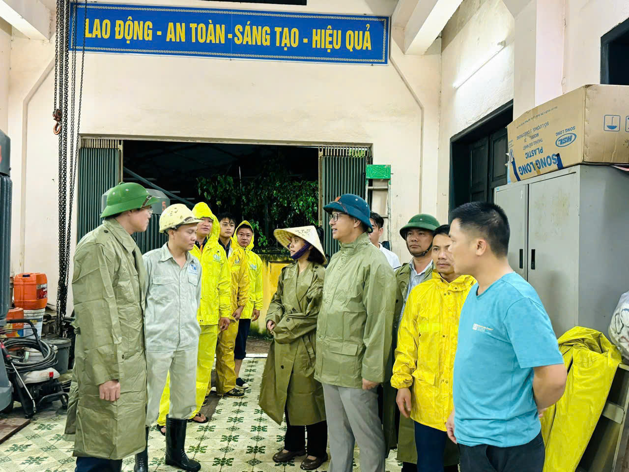 Huyện Thanh Trì: Khẩn trương ổn định đời sống người dân sau bão số 3 - ảnh 1