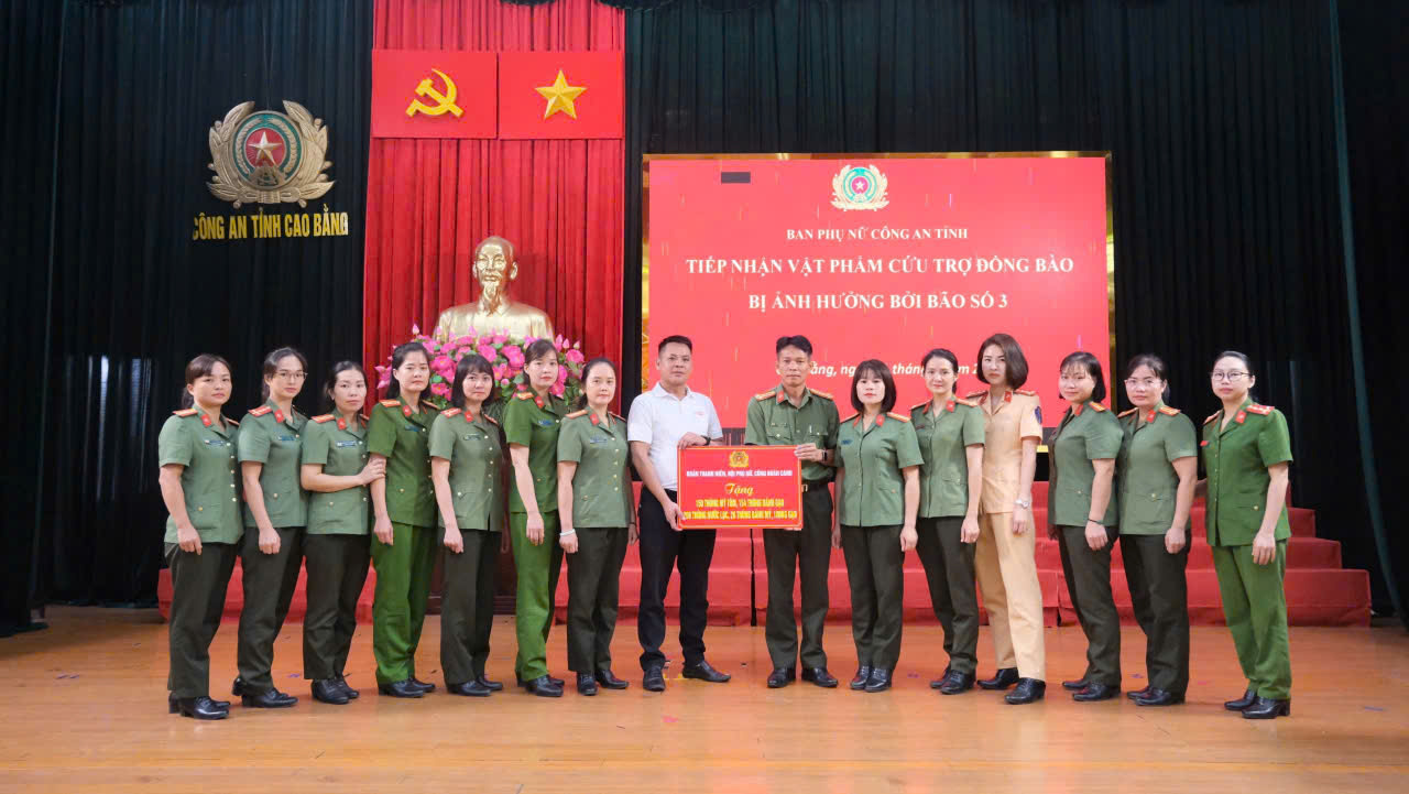 Đoàn Thanh niên, Hội Phụ nữ, Công đoàn CAND xung kích đồng hành cùng nhân dân và cán bộ chiến sĩ vùng lũ - ảnh 2