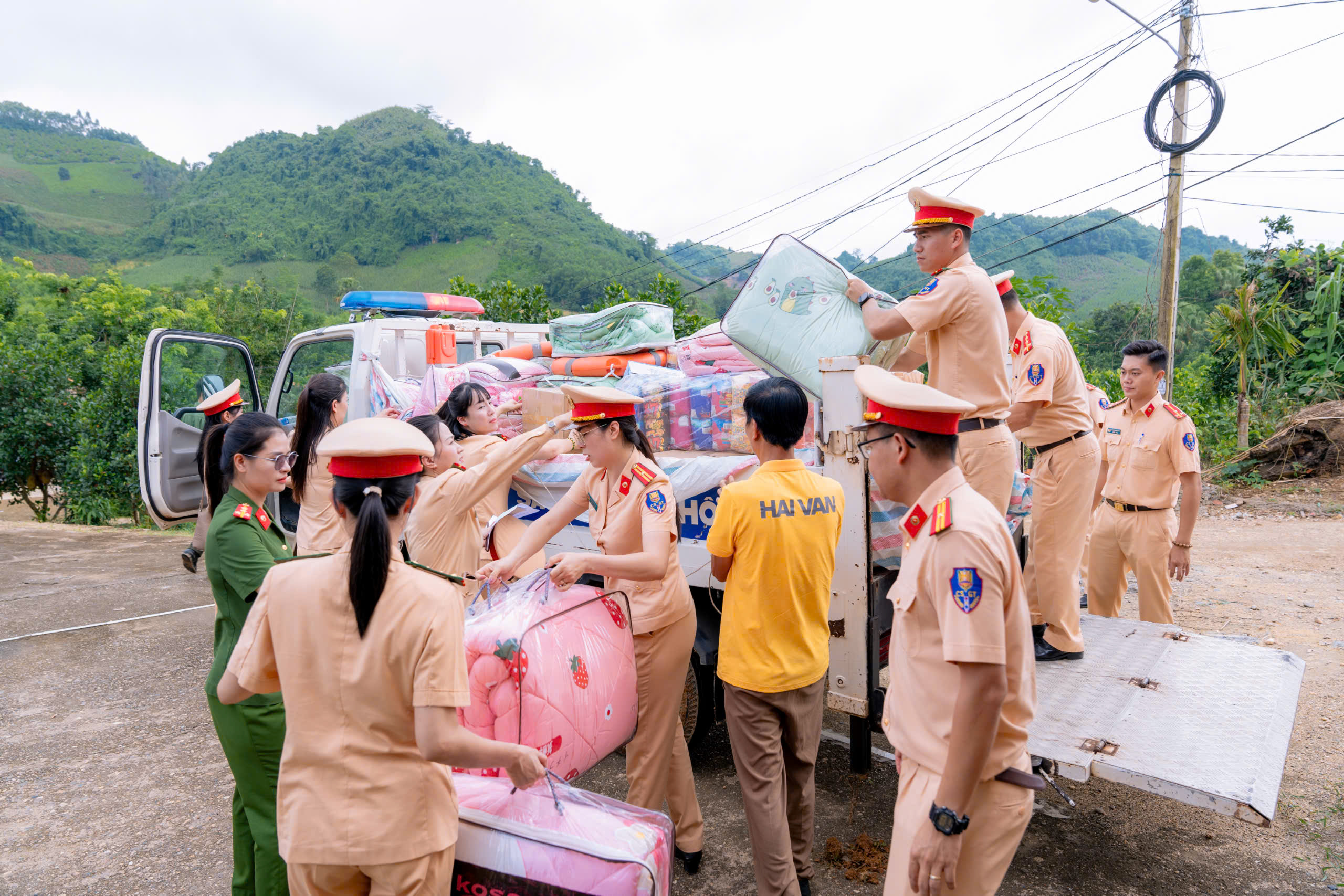 Mang Tết Trung thu tới vùng núi cao - ảnh 2