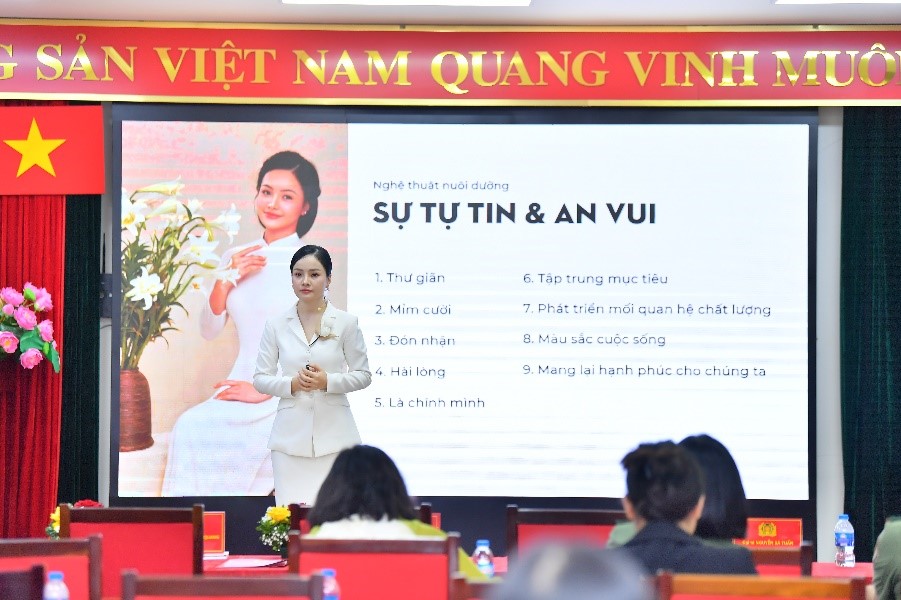 Cục Quản lý xuất nhập cảnh tổ chức Lễ mít tinh chúc mừng cán bộ hội viên phụ nữ - ảnh 5