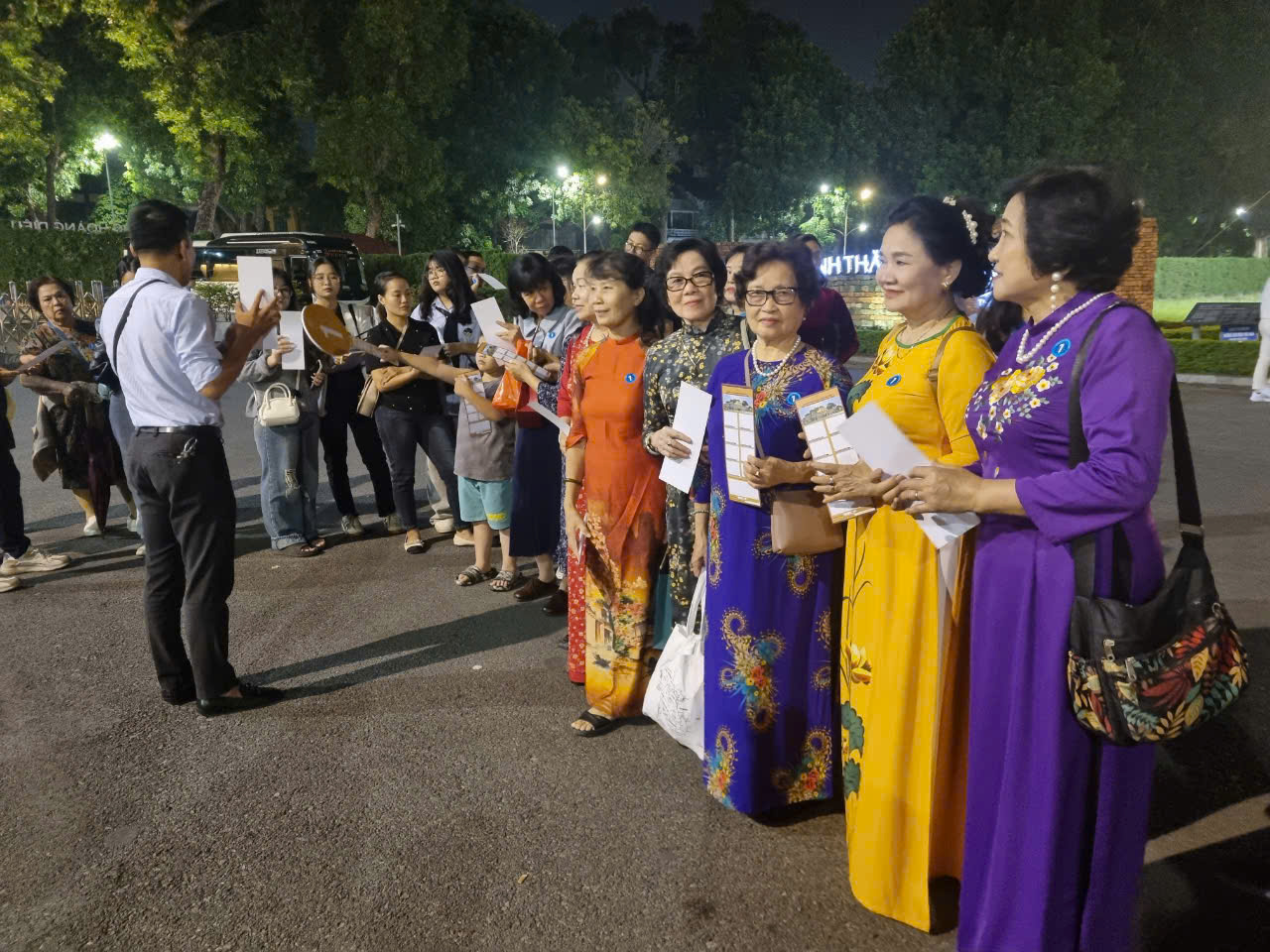 Tìm hiểu lịch sử từ các cổ vật tại Hoàng thành Thăng Long - ảnh 1
