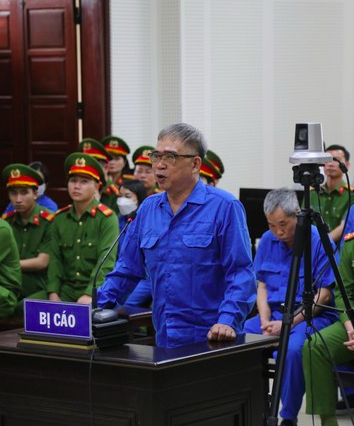 Tình “anh em” trong phiên xử vụ án liên quan đến Đỗ Hữu Ca - ảnh 1
