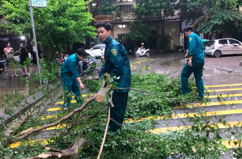 Hà Nội sẵn sàng phương tiện ứng trực, kịp thời xử lý các sự cố do bão - ảnh 3