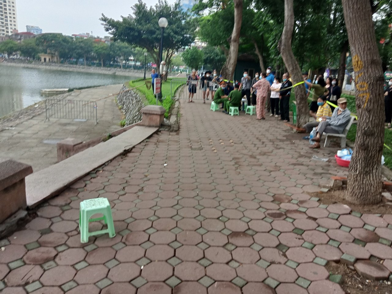 Phát hiện thi thể một thanh niên tử vong dưới hồ Thành Công - ảnh 1