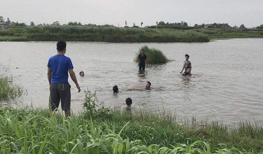 SOS tình trạng đuối nước mùa nắng nóng - ảnh 1