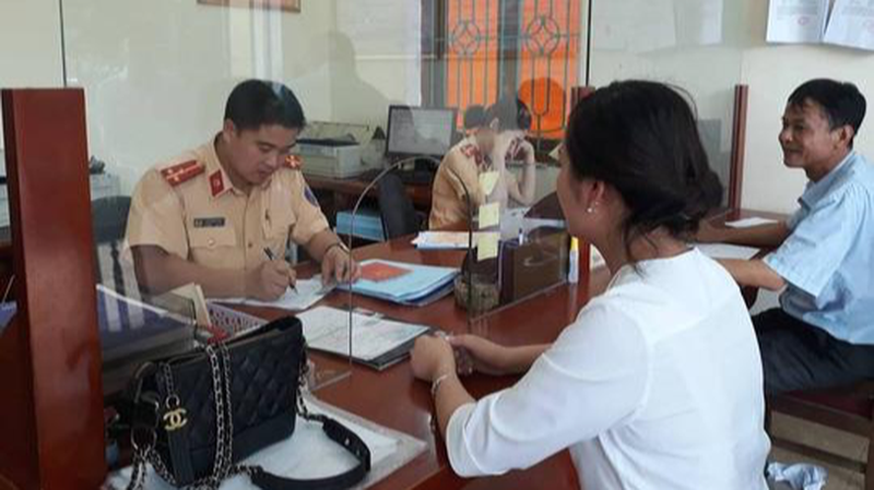 1.482 phương tiện đăng ký mới trong tuần đầu tiên phân cấp về công an xã - ảnh 1