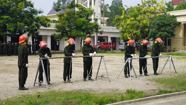 178 chiến sỹ nghĩa vụ hoàn thành khóa huấn luyện nghiệp vụ phòng cháy chữa cháy và cứu nạn cứu hộ - ảnh 1