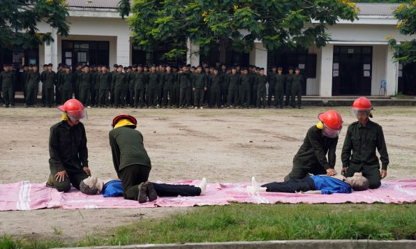 178 chiến sỹ nghĩa vụ hoàn thành khóa huấn luyện nghiệp vụ phòng cháy chữa cháy và cứu nạn cứu hộ - ảnh 2