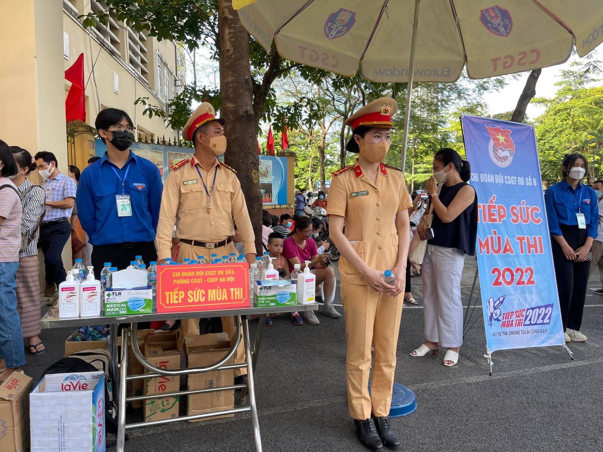 Đảm bảo giao thông thông suốt, sẵn sàng giúp đỡ thí sinh và phụ huynh gặp sự cố trên đường đến điểm - ảnh 1