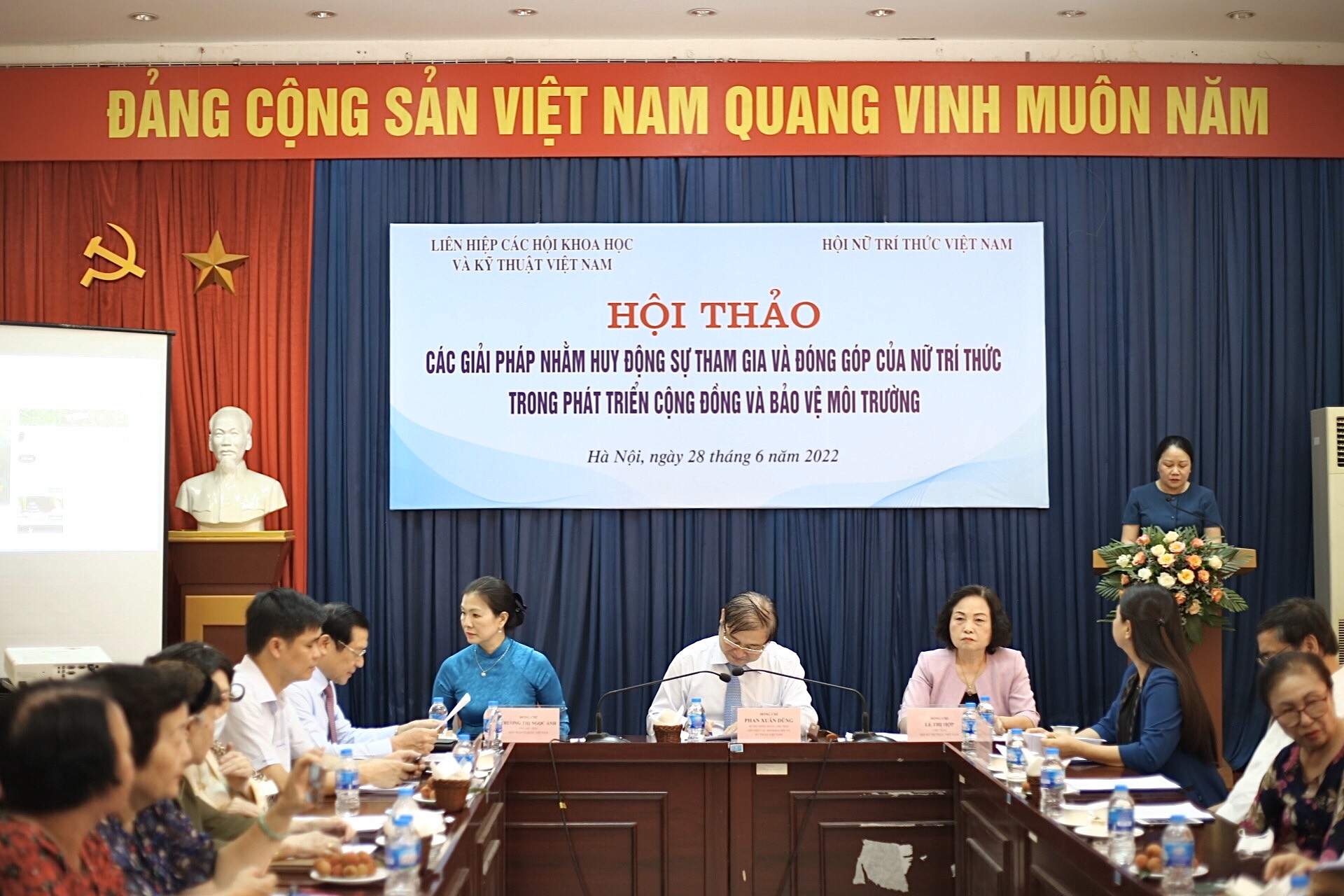 Phát huy vai trò của nữ trí thức trong phát triển cộng đồng và bảo vệ môi trường - ảnh 1