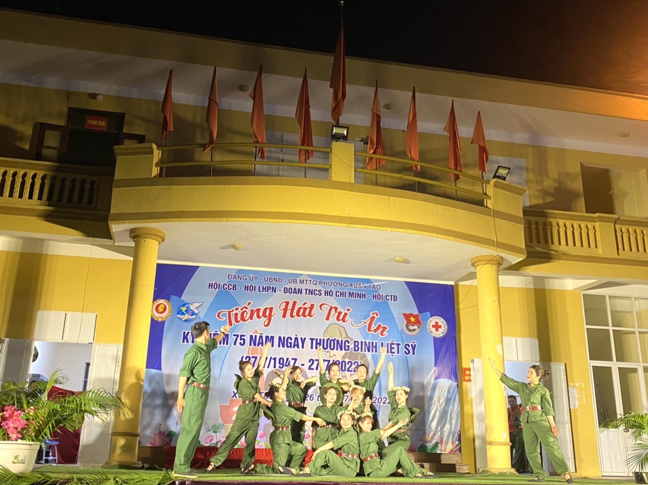 “Tiếng hát tri ân” hưởng ứng Lễ kỷ niệm 75 năm Ngày Thương binh - Liệt sĩ - ảnh 2