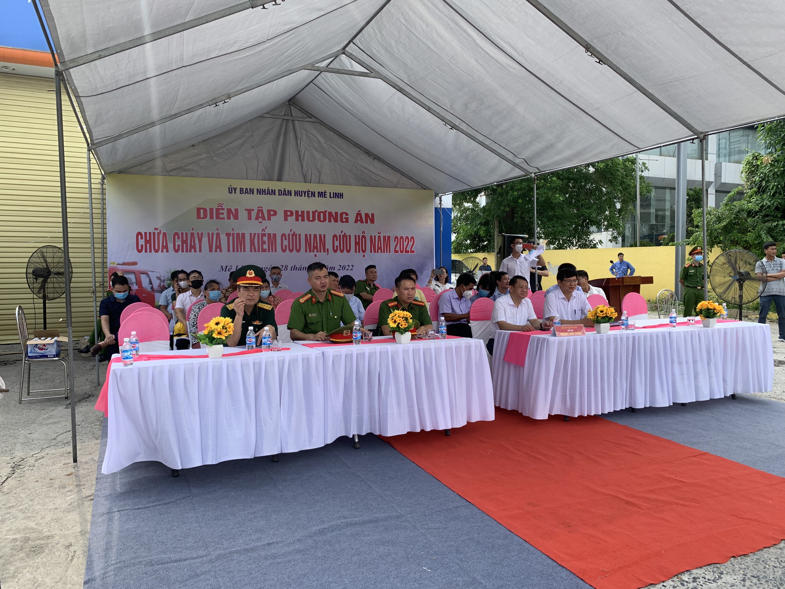 Huyện Mê Linh: Diễn tập phương án chữa cháy và tìm kiếm cứu nạn, cứu hộ - ảnh 1