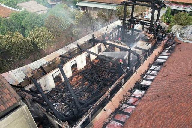 Khuyến cáo quan trọng giúp giảm nguy cơ cháy nổ do thắp hương, đốt vàng mã - ảnh 1