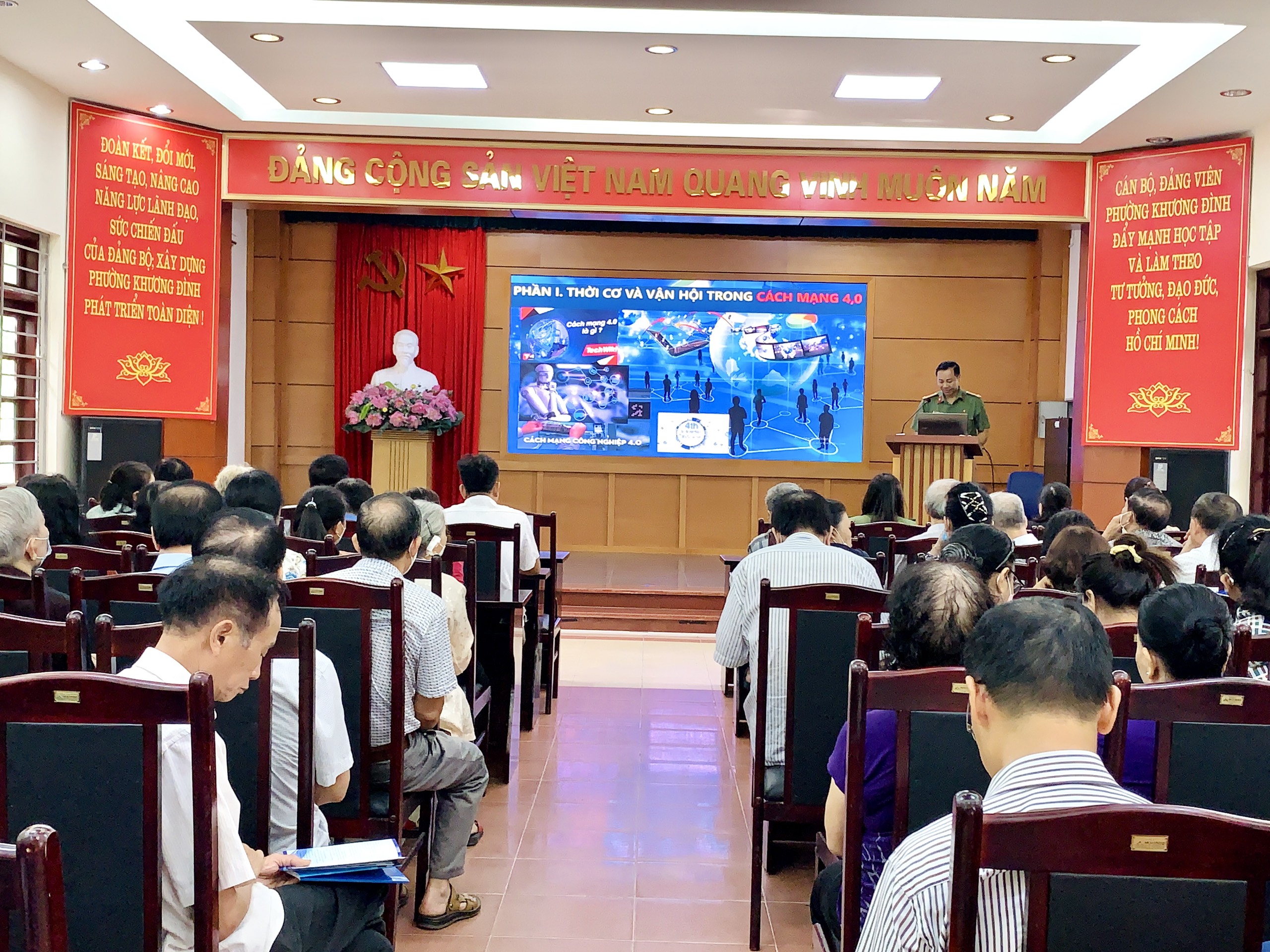 Quận Thanh Xuân: Hơn 100 cán bộ, nhân dân tham dự Hội nghị tập huấn về An ninh mạng - ảnh 3