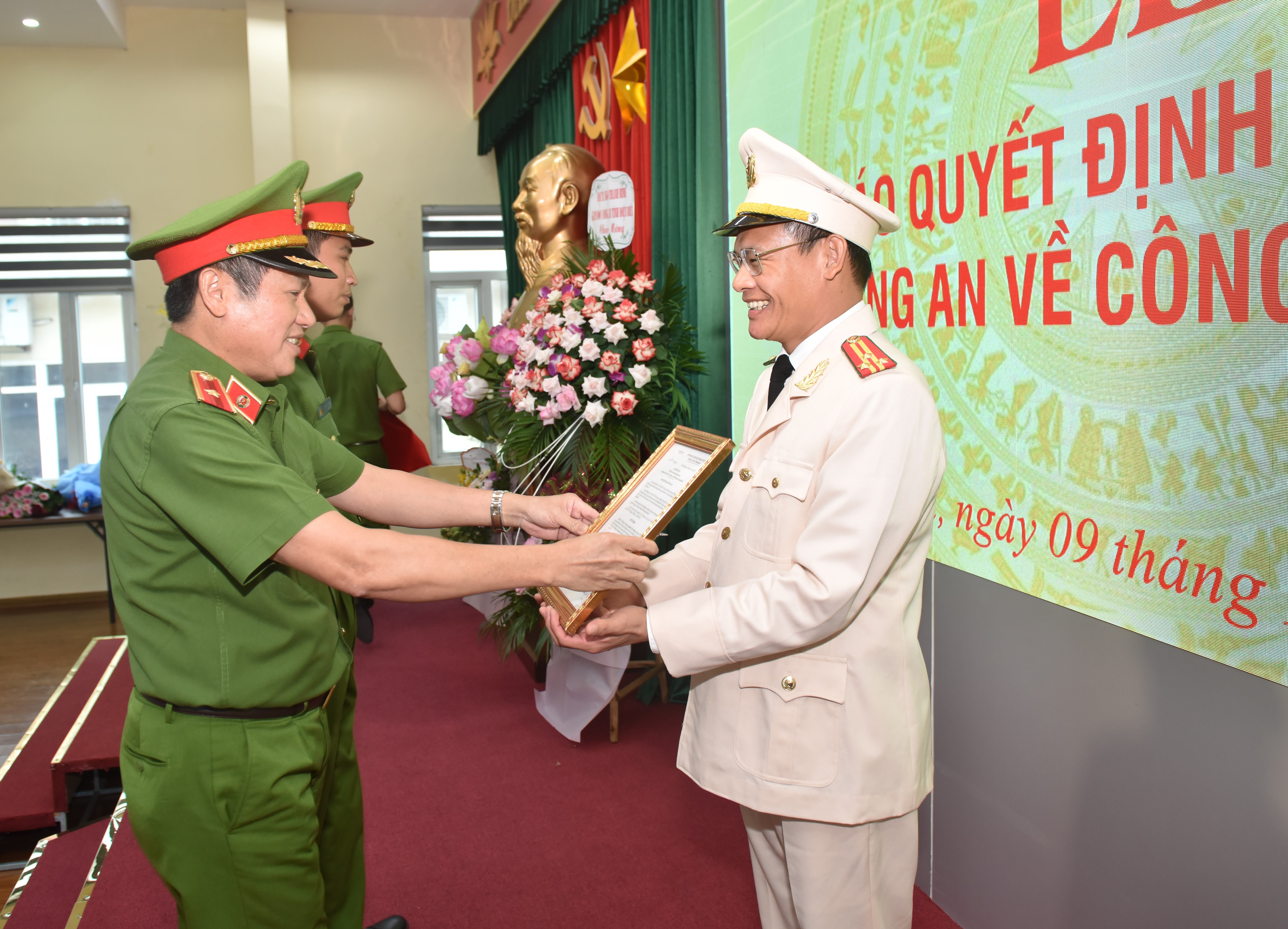 Bổ nhiệm 2 Phó Cục trưởng Cục Cảnh sát điều tra tội phạm về ma túy - ảnh 1