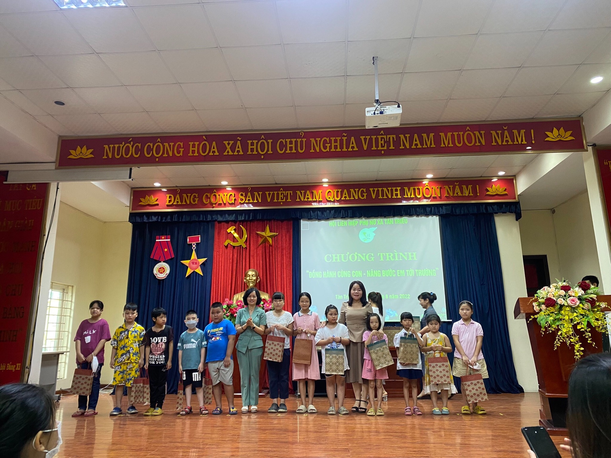 Hội LHPN huyện Thanh Trì: Nhiều hoạt động chăm lo cho trẻ em khuyết tật, mồ côi - ảnh 2