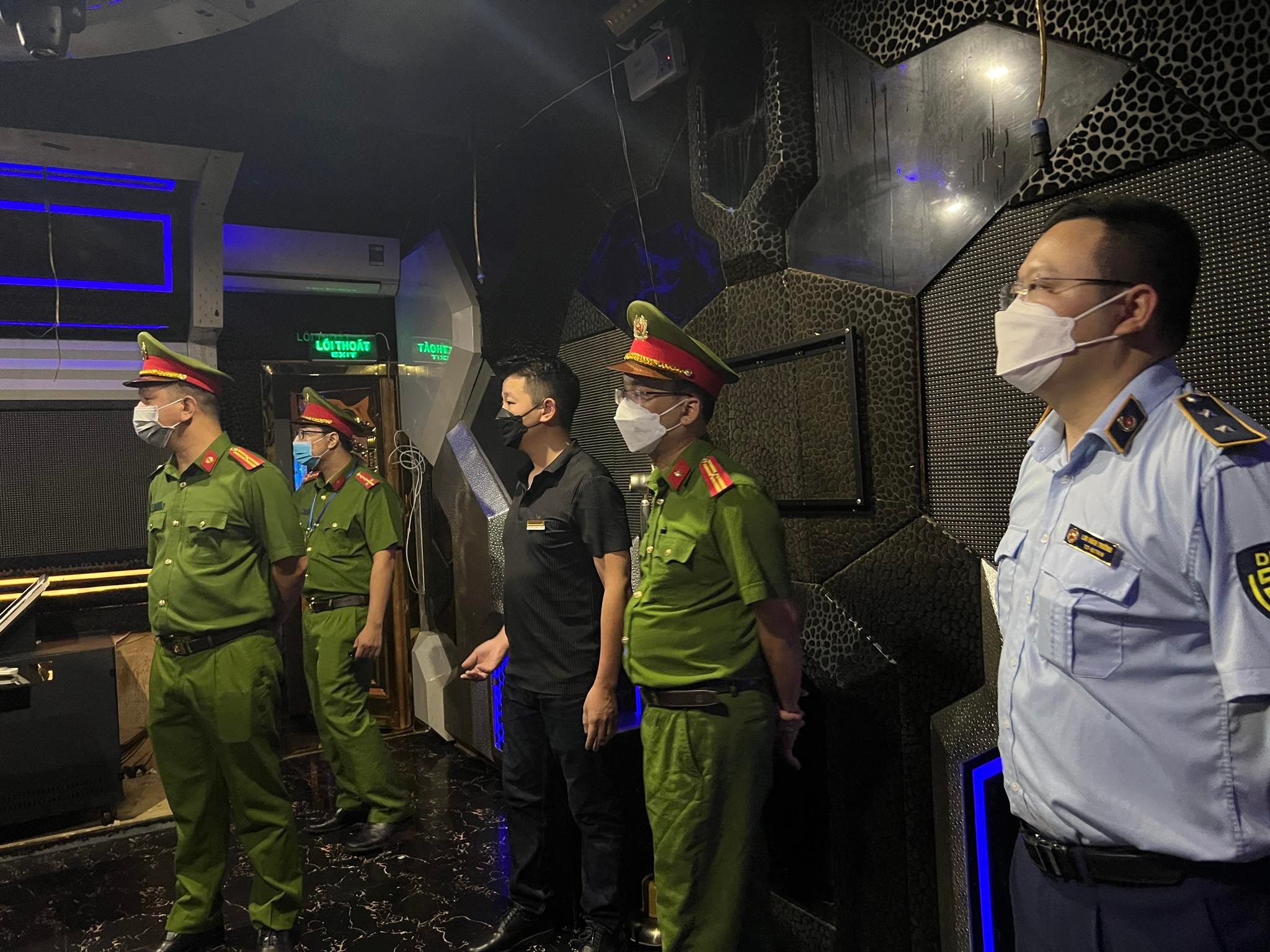 Hoàn Kiếm: 40 phòng hát karaoke vi phạm quy định về phòng cháy chữa cháy - ảnh 2
