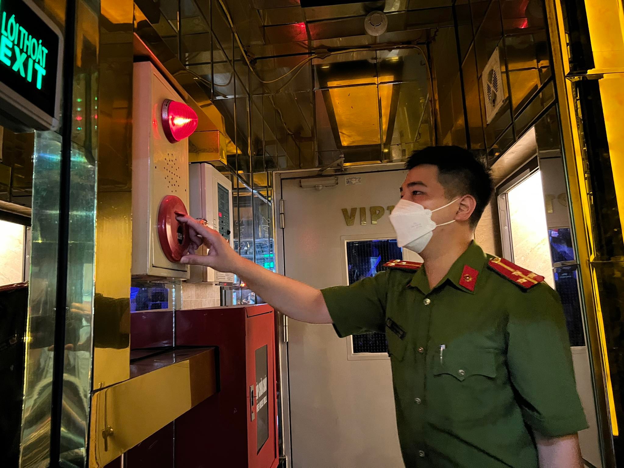Hoàn Kiếm: 40 phòng hát karaoke vi phạm quy định về phòng cháy chữa cháy - ảnh 1