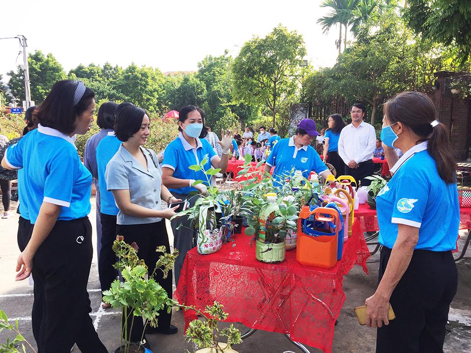 Hội LHPN quận Bắc Từ Liêm: Khánh thành sân chơi tái chế cho trẻ em - ảnh 2