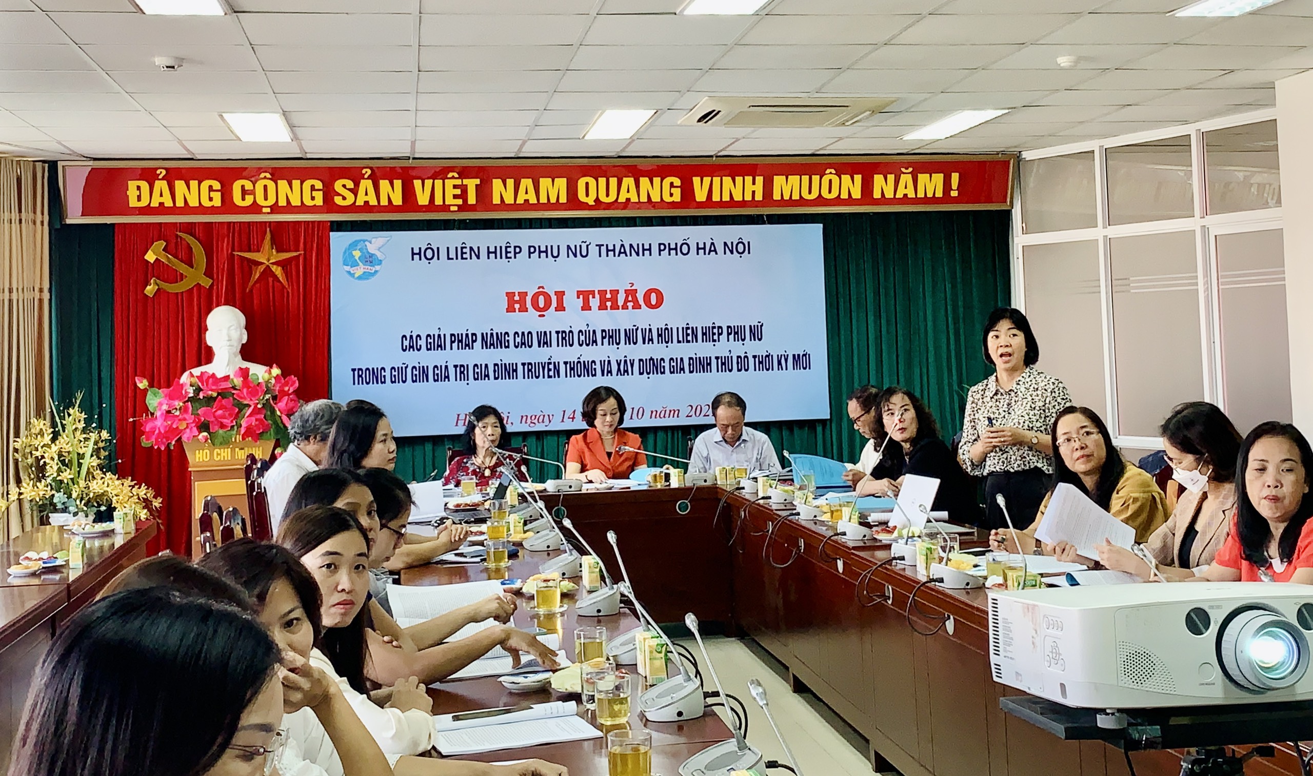 Nâng cao vai trò của Hội LHPN trong xây dựng gia đình Thủ đô thời kỳ mới - ảnh 4