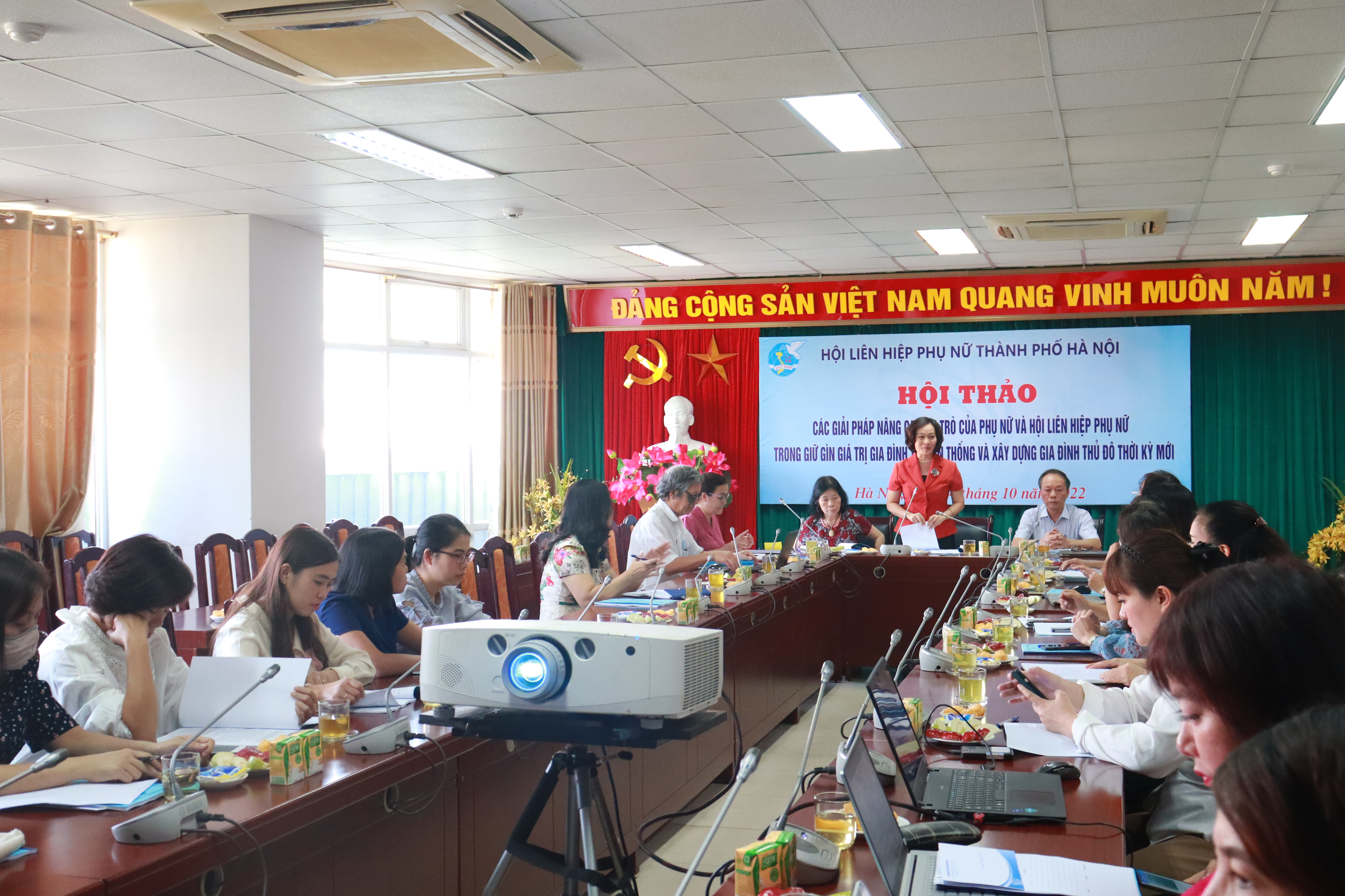 Nâng cao vai trò của Hội LHPN trong xây dựng gia đình Thủ đô thời kỳ mới - ảnh 1