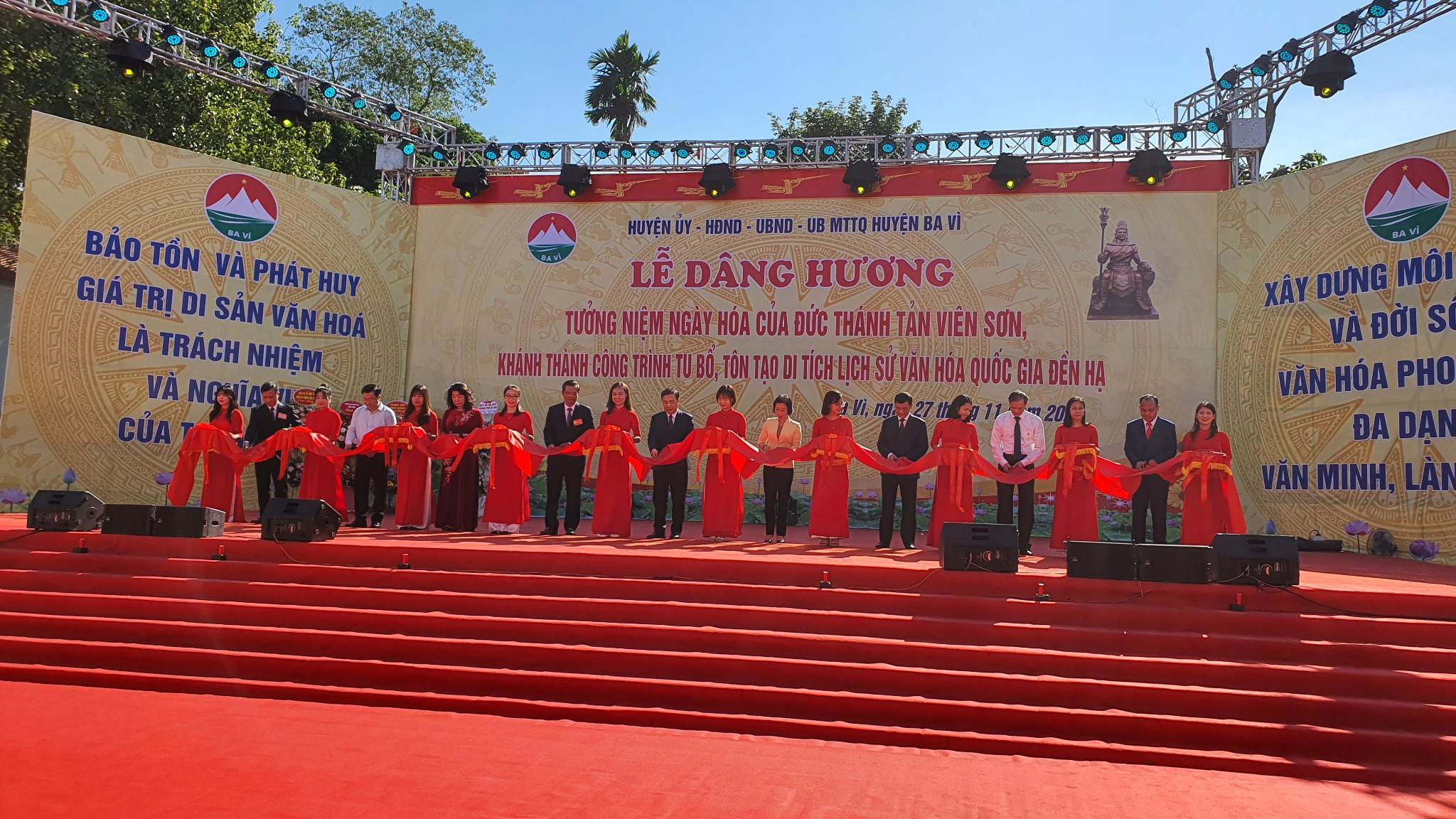 Ba Vì: Tổ chức lễ hâng hương Đức Thánh Tản Viên Sơn chào mừng 55 ngày thành lập huyện - ảnh 4