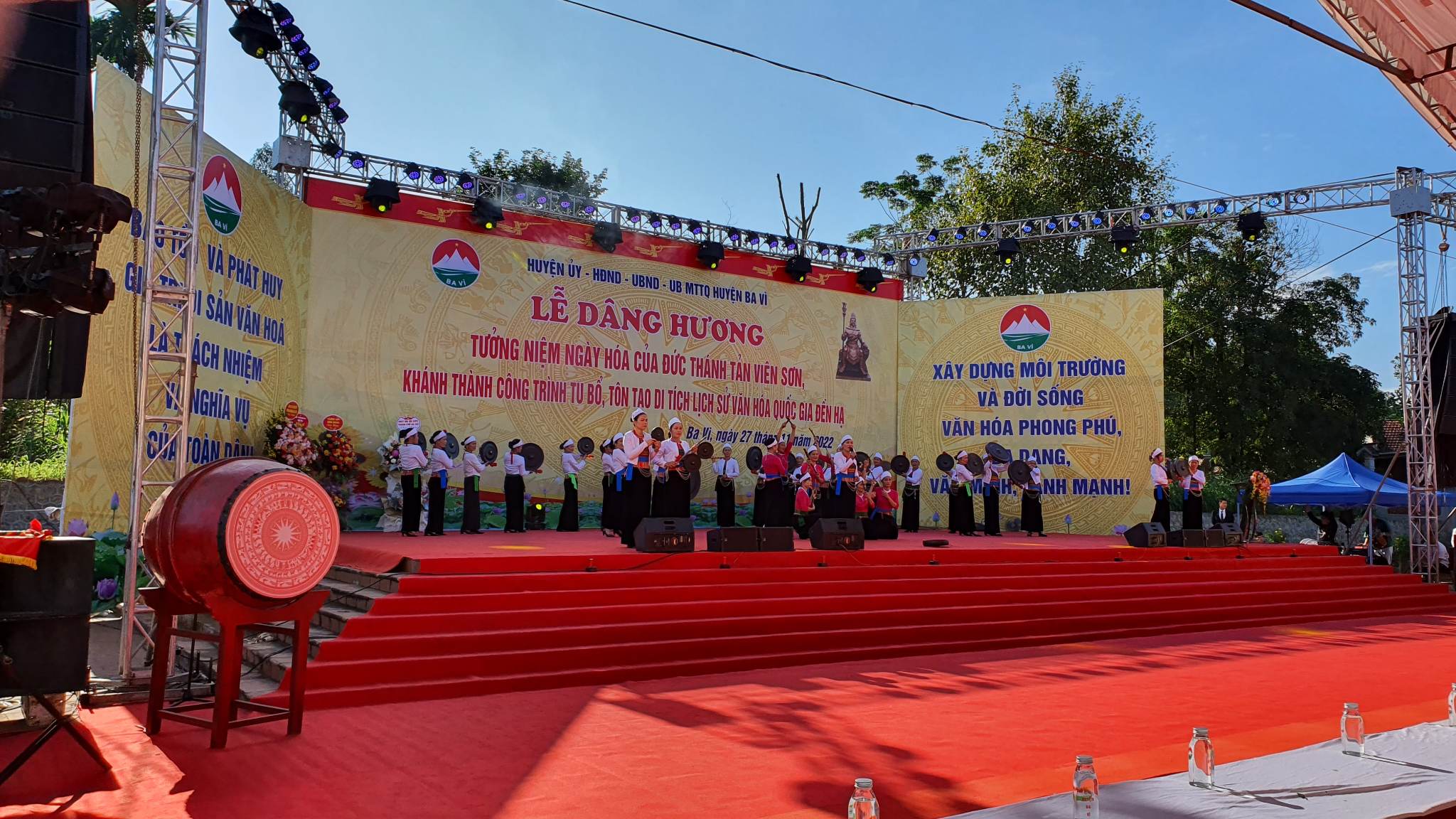 Ba Vì: Tổ chức lễ hâng hương Đức Thánh Tản Viên Sơn chào mừng 55 ngày thành lập huyện - ảnh 2