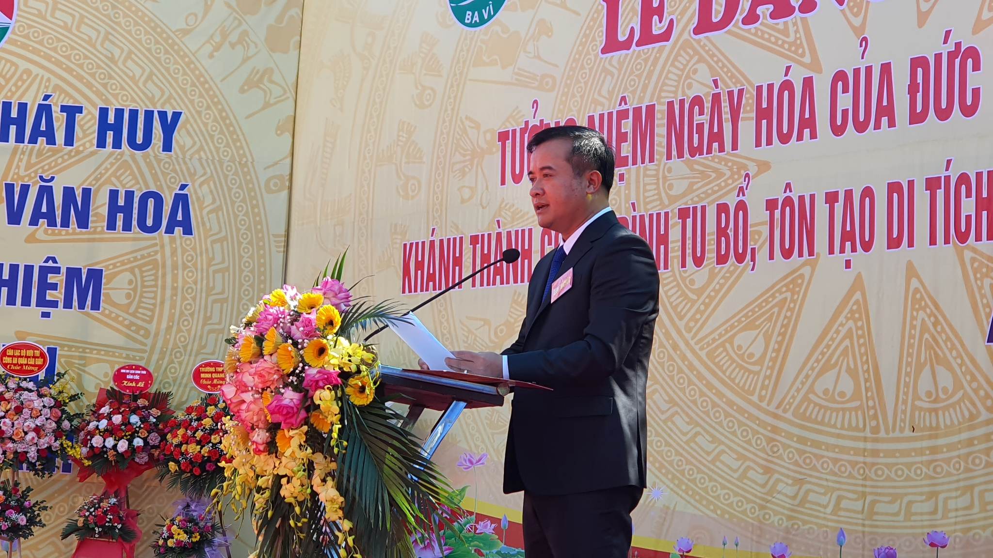 Ba Vì: Tổ chức lễ hâng hương Đức Thánh Tản Viên Sơn chào mừng 55 ngày thành lập huyện - ảnh 3